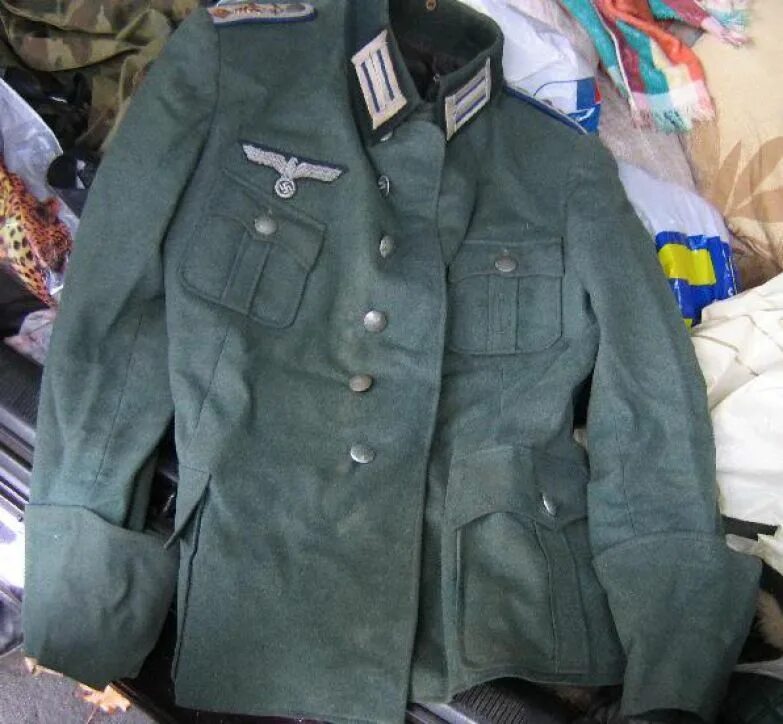 китель осколок вермахт. нашли немецкую форму. коричневая форма вермахта. лейбштандарт сс адольф гитлер. нашли немецкую форму.