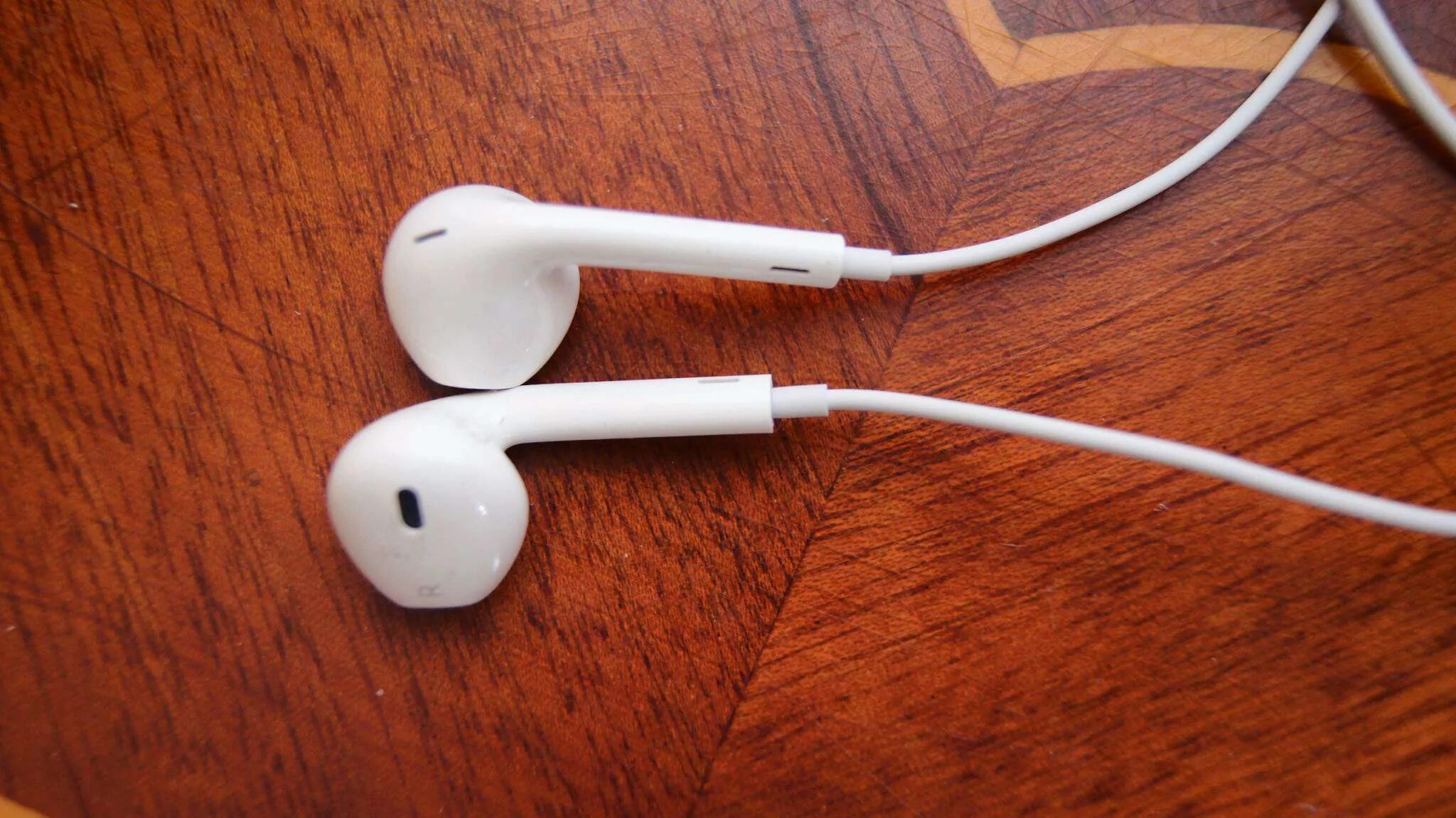 Последние наушники от apple. Apple Earpods 1. Наушники Apple Earpods 2. Apple Earpods 3.5. Наушники Apple Earpods Max.