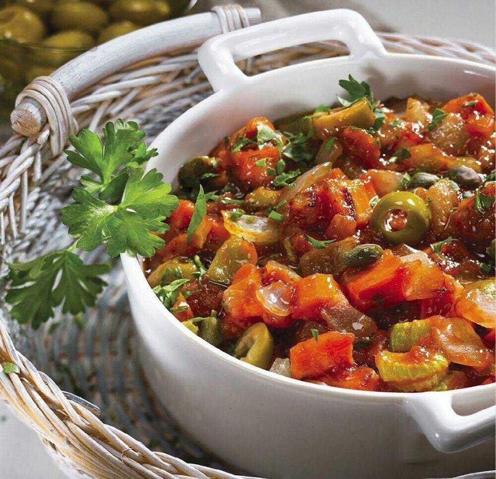 Овощное рагу с мясом и кабачками. Анталийское овощное рагу. овощное рагу мишлен. овощное рагу рататуй с баклажанами. овощное рагу со страчателлой.
