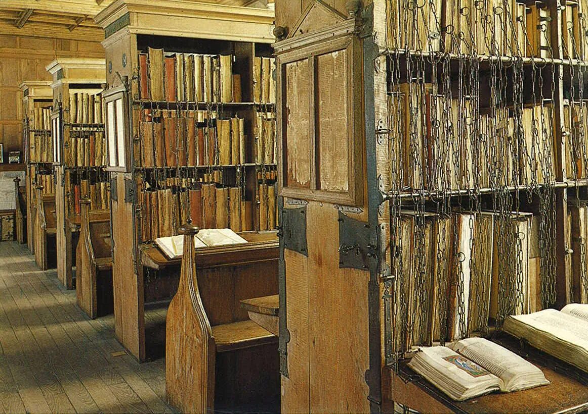 Библиотека Херефордского кафедрального собора (Англия). Цепная библиотека в Херефорде. Библиотека Линкольнского собора. Средневековая библиотека манускриптов. Архив есть в библиотеки