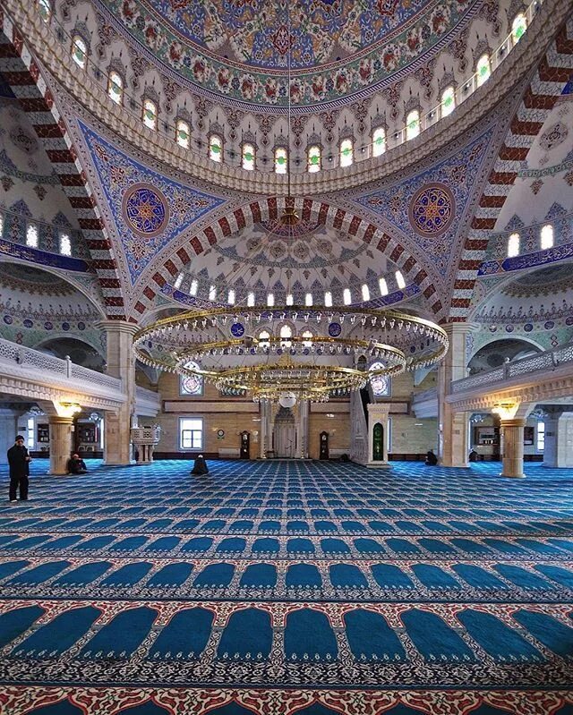 Мечеть кул-шариф в казани молельный зал. Мечеть хюррем султан в стамбуле. Мечеть кул-шариф в казани изнутри. Суннитские мечеть турция. Внутреннее убранство мечети.