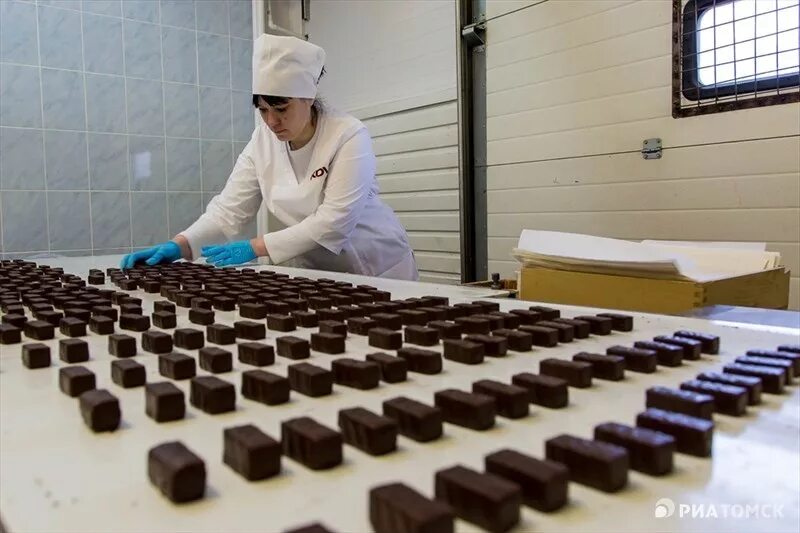 Фабрика красный октябрь на красносельской. Товарный знак кондитерской фабрики конфеты. Красная звезда кондитерская фабрика томск конфеты. Красная звезда кондитерская фабрика логотип. Кондитерская фабрика звезда.