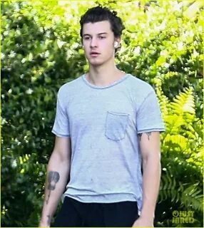 Shawn Mendes Pushes His Hair Back for a Solo Walk: Photo 4458807.