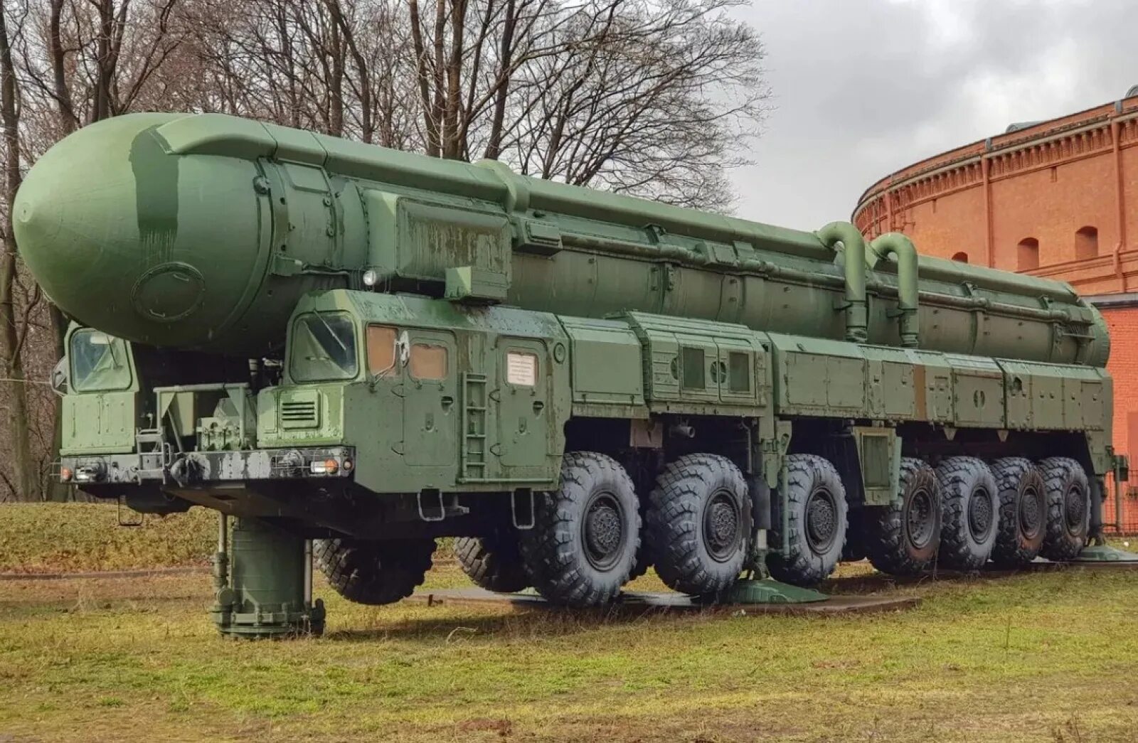 Сильнейшее оружие россии. РТ-2пм2 «Тополь-м». РТ-2пм «Тополь» (SS-25);. РС-12м2 Тополь-м. Межконтинентальная баллистическая ракета РТ-2пм «Тополь».