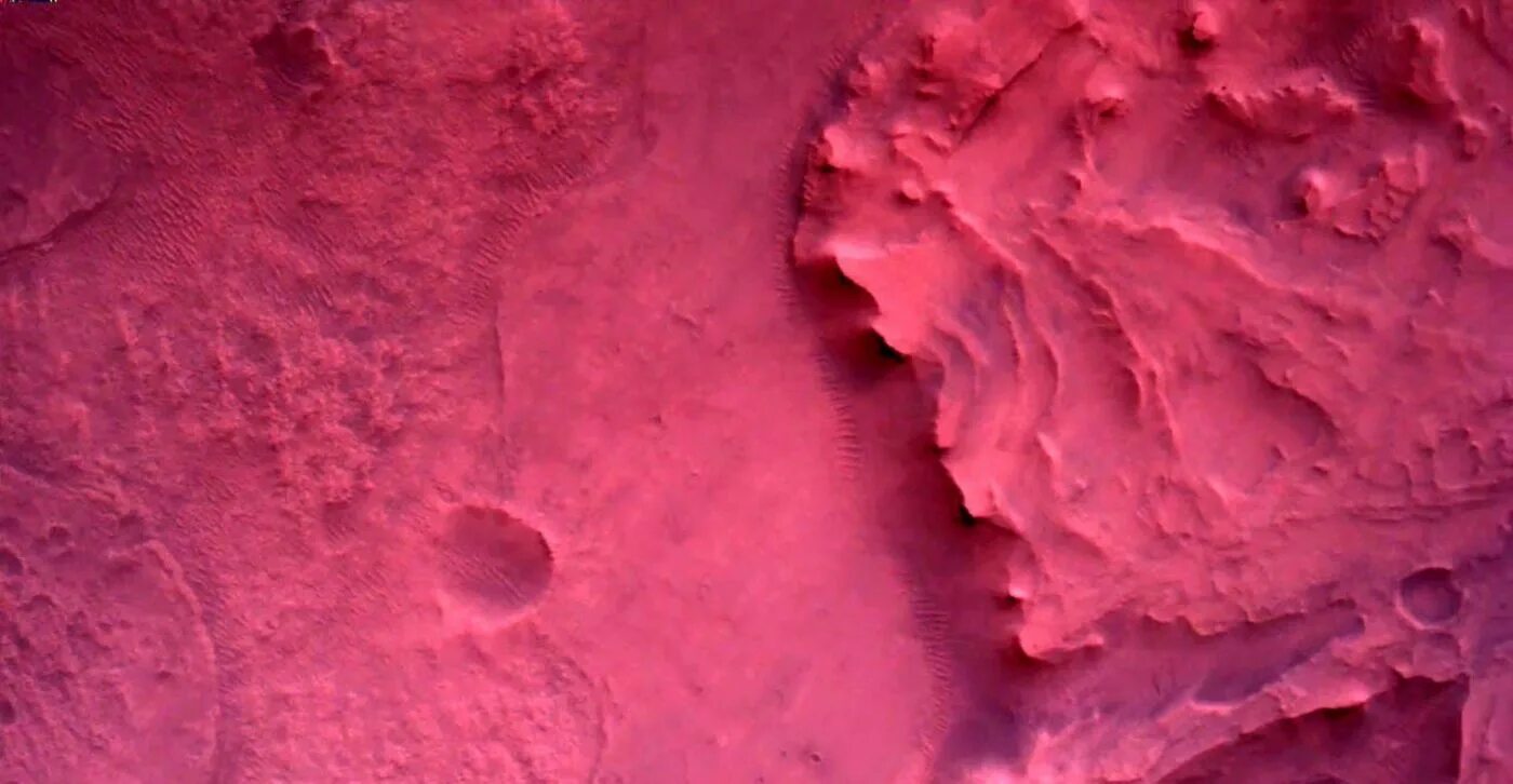 Цвет марса почему. Красный Марс. Марс красный цвет. Планета Марс красного цвета. Почему поверхность Марса красная.