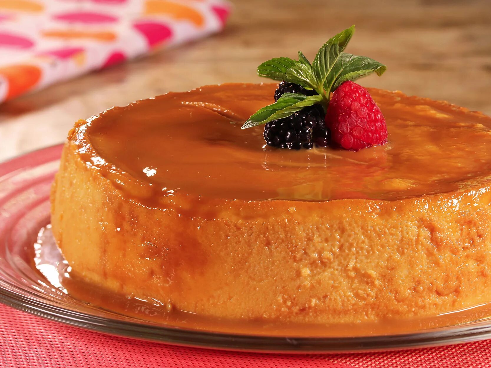 Flan napolitano. Карамельный пудинг Флан испанский. Кубинский Флан десерт. Глазированный абрикосовый пудинг. Крем карамель «Тюильри».