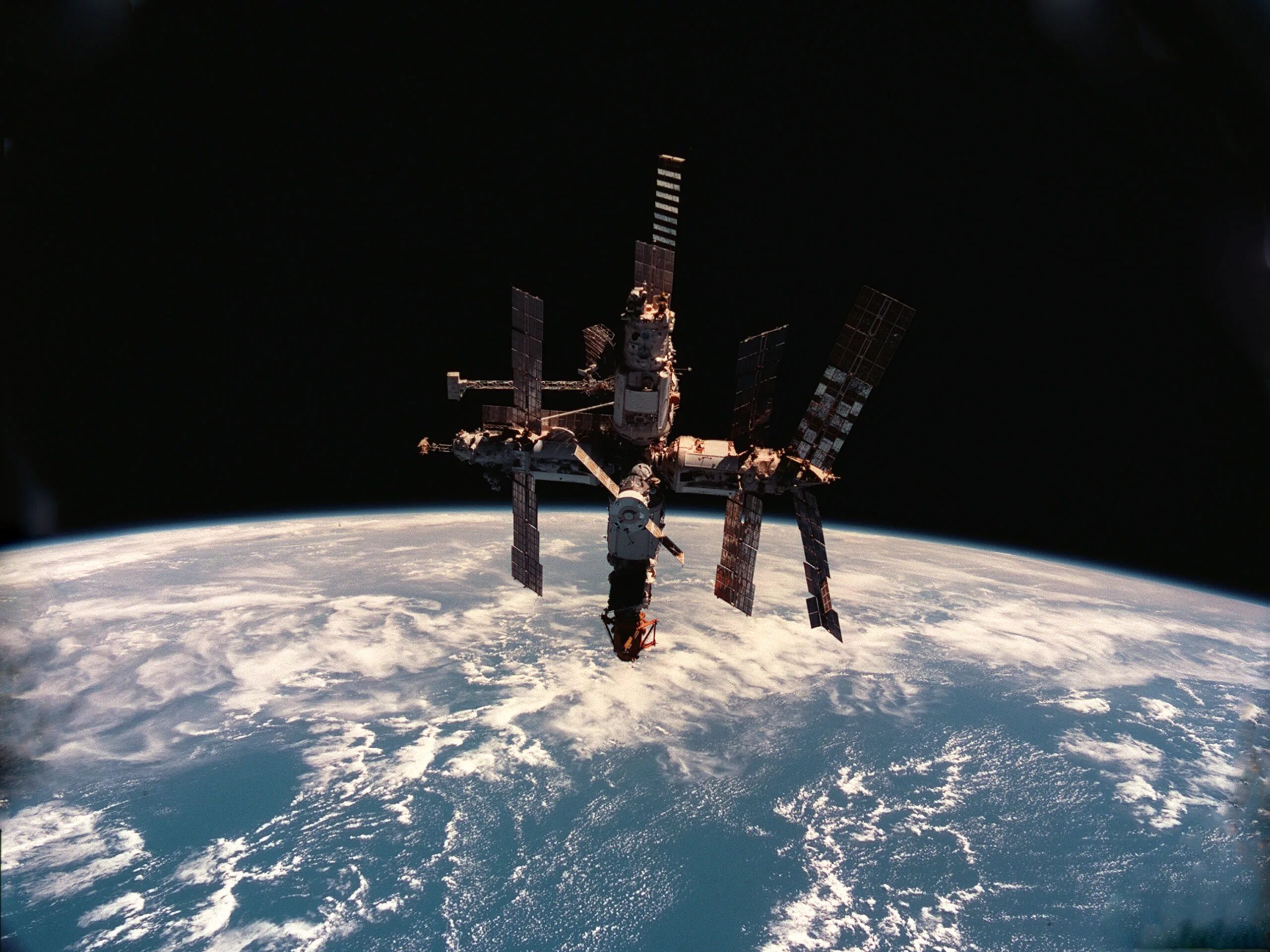 Международная станция мир. Станция мир 1986. Космическая орбитальная станция мир. Космонавтика СССР орбитальная станция мир. Мир-2 орбитальная станция.