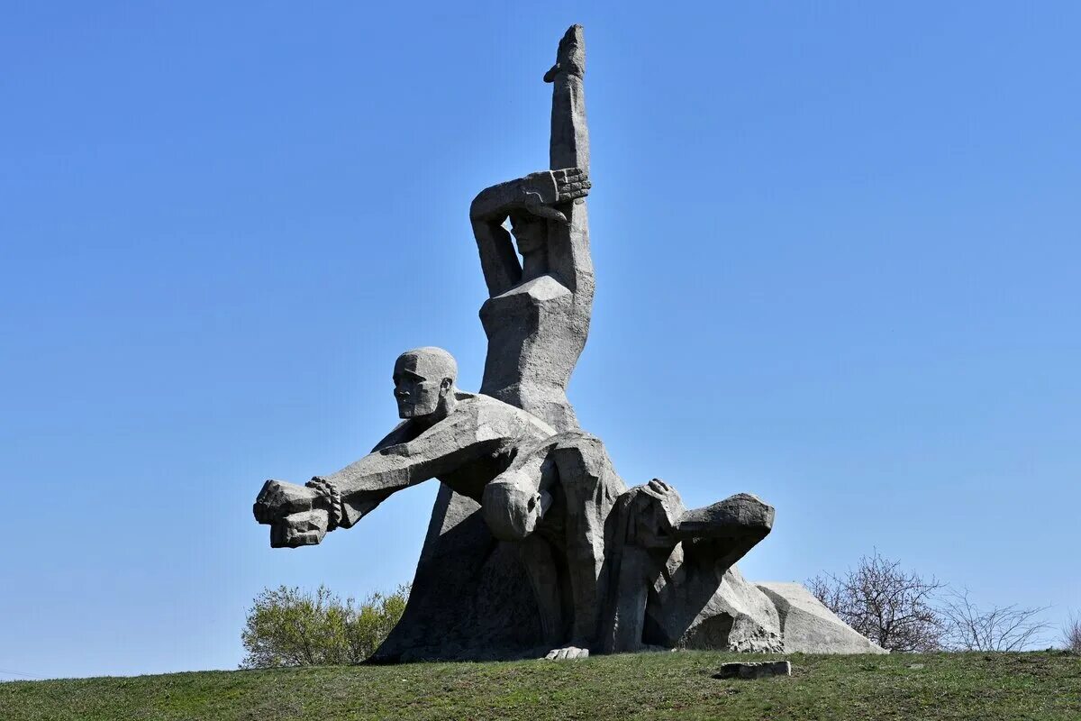 Мемориал в ростове змиевская балка. Мемориал змиевская балка в ростове на дону. Мемориальный комплекс жертвам фашизма «змиевская балка». Жертвам фашизма ростов. Жертвам фашизма ростов.