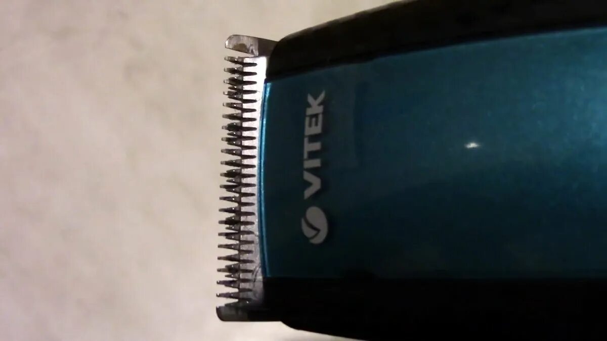 Ножи на машинку для стрижки витек 2568бк. Как настроить машинку для стрижки волос. Заточка ножей машинки для стрижки волос марки vitek. Регулировка ножей на машинке для стрижки. Машинка для стрижки регулируемые лезвия.