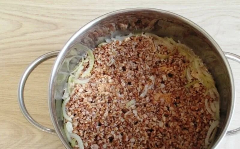 Рецепт гречки с тушенкой в кастрюле