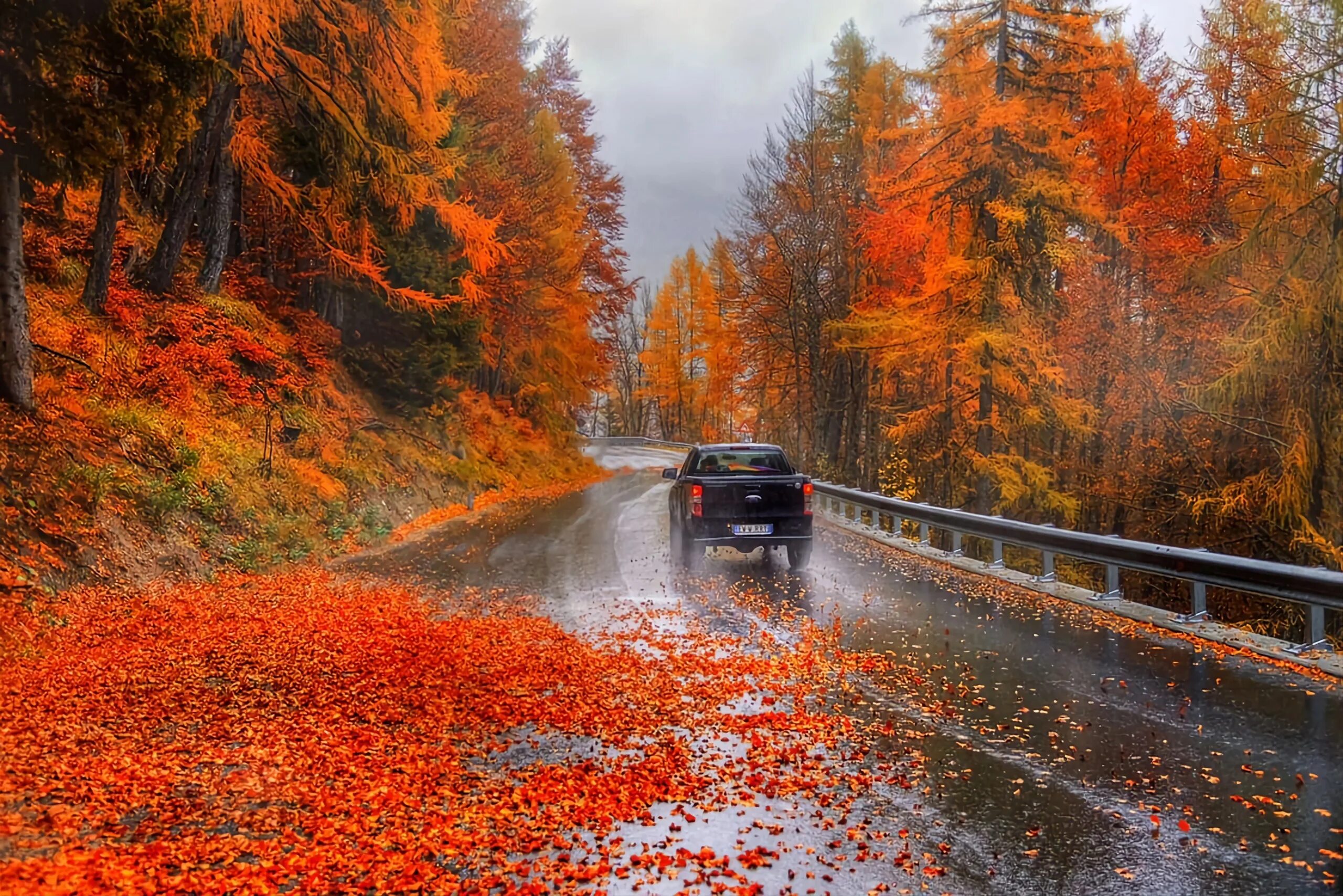 It often rains in autumn