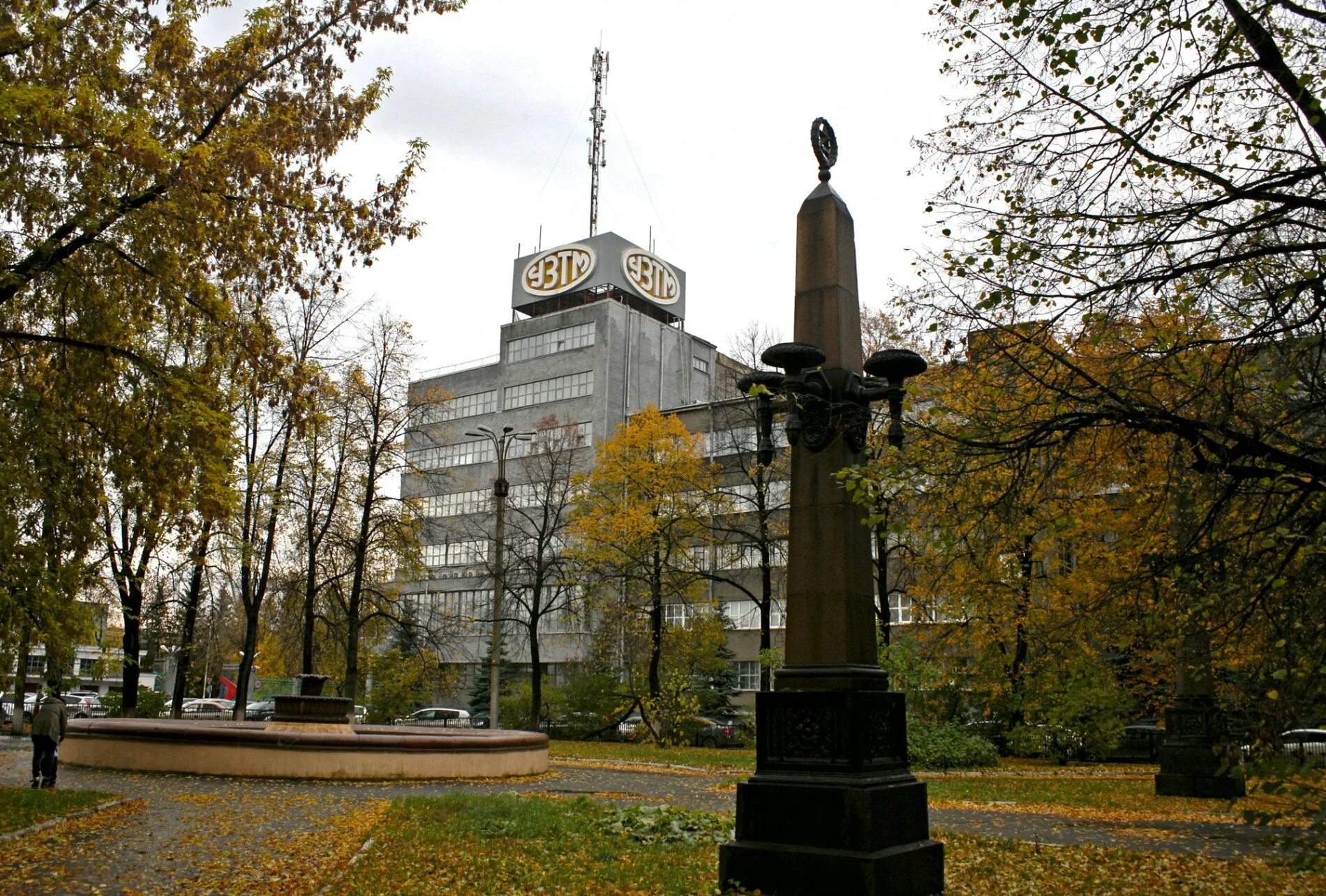 В каком городе находится уралмаш. Уралмаш Екатеринбург. Екатеринбург площадь Уралмашзавод. Завод Уралмаш Екатеринбург. Площадь завода Уралмаш Екатеринбург.