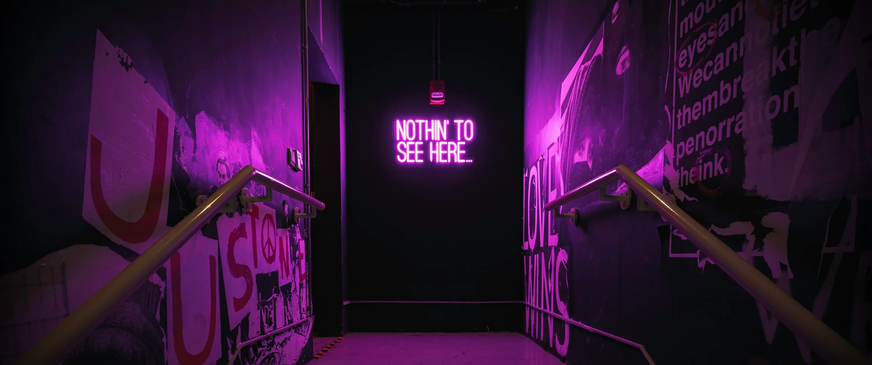 I can t see nothing. Неоновое оформление. Подвал фиолетовый неон. Депрессия неон. Nothing to see.