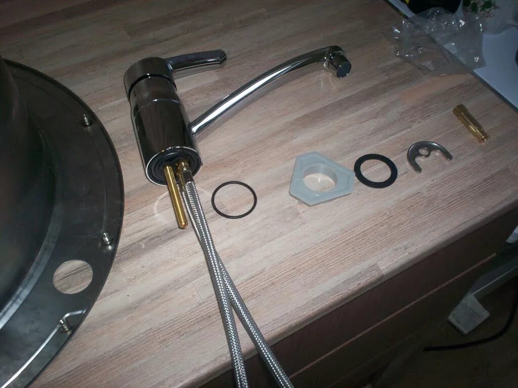 Как установить смеситель на раковину