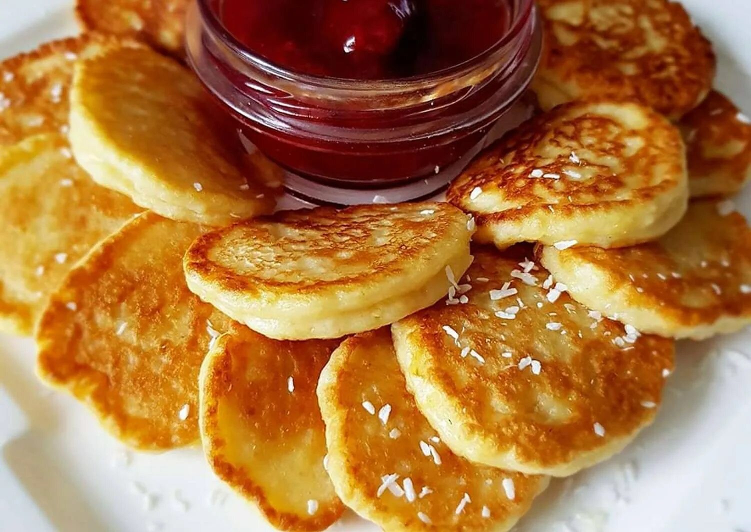 Манные вкусняшки. Вкусное рассыпчатое печенье. Сырники с манкой. Вкусные оладьи с манкой. Оладушки из манной каши.