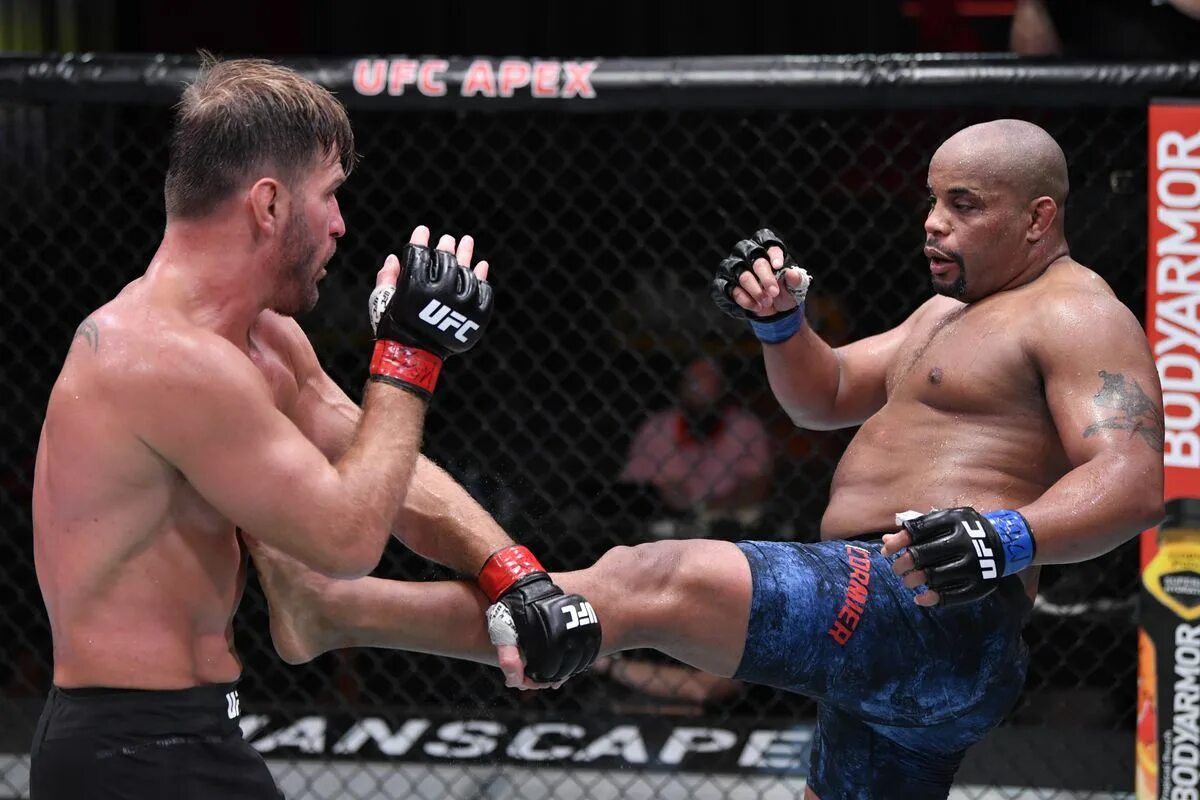 Преобразуемый боец. Кормье боец ufc. даниэль кормье бой. даниэль кормье стипе миочич.