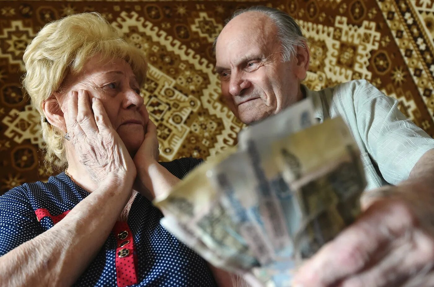 Грипп у пожилых. Счастливые пожилые люди. Болезни пожилых людей. Пожилой и старческий возраст. Пожилые люди.