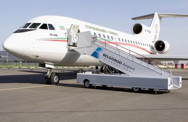 грозный авиа парк самолетов. як 42д грозный авиа. ларина евмурзаева пилот. грозный авиа ссср. грозный с самолета.