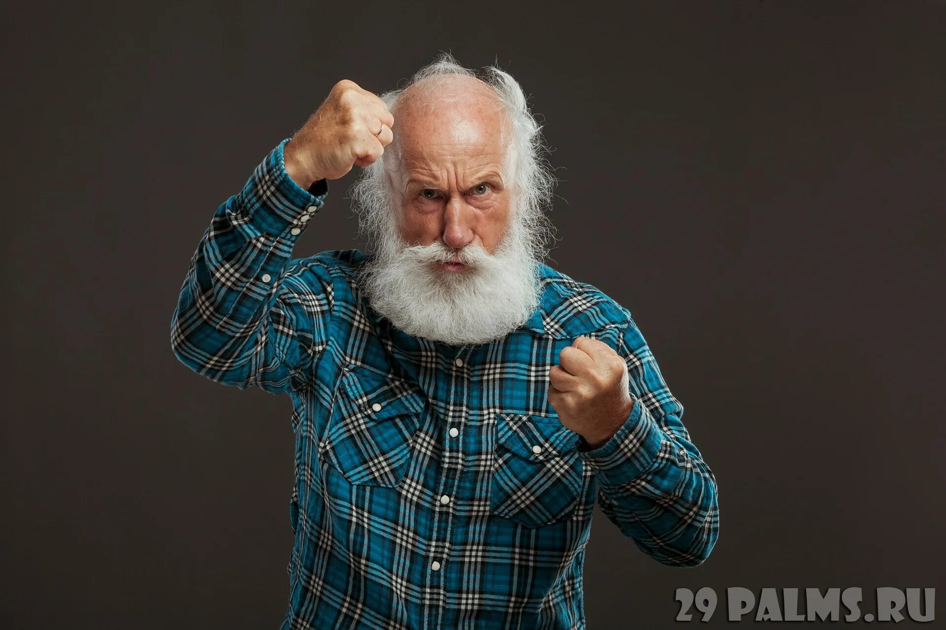 Морщинистый старик. Старик в капюшоне. Lee jeffries. Седой человек. Спокойный мужчина.