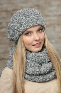 Шапка из пряжи букле спицами
