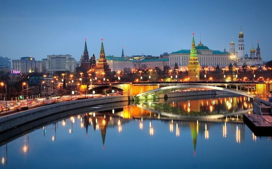 Другая сыщется столица как москва. Световые тоннели в москве. Столица москва фото. Москва картинки. Вид на кремль.