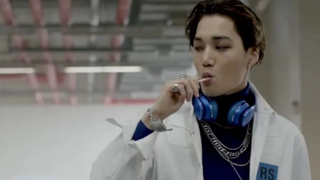Exo call. Hiki momori kai. exo call me baby концерт.