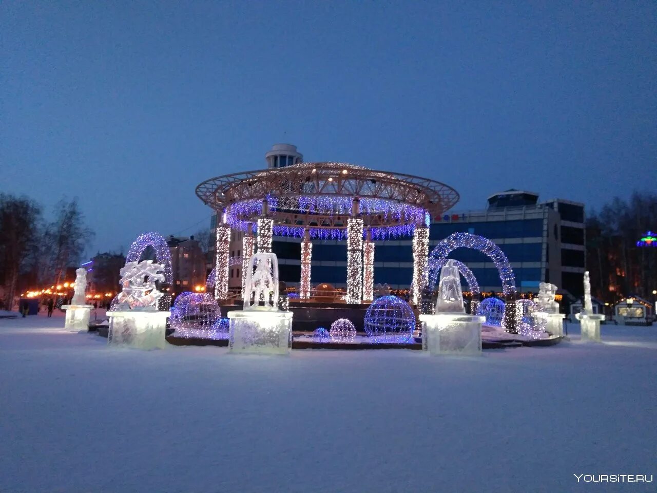 Погода в ханты мансийске 4 декабря. Ханты-Мансийск город. Площадь Ханты-Мансийска. Ханты-Мансийск Центральная площадь. Ханты-Мансийск зима 2023.