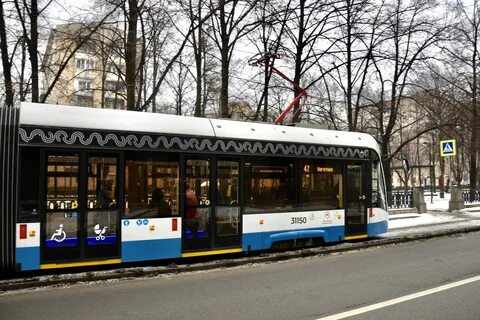 На двух остановках в трамвай