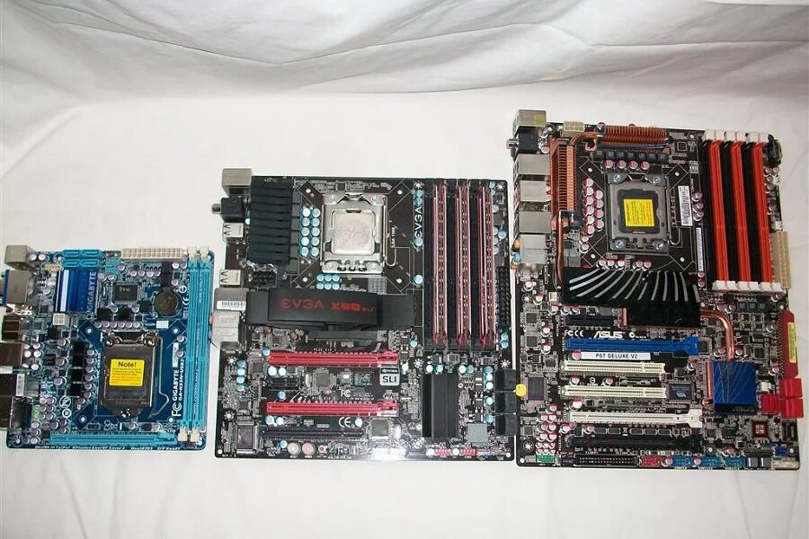 Микро атх материнские. Mini ITX vs ATX. Micro-ATX, Mini-ITX. Micro ITX motherboard. ATX Mini ATX Micro ATX.