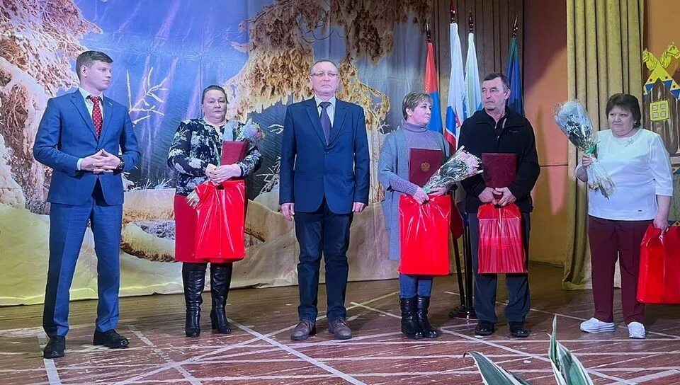 Герб выборгского района ленинградской области. Герб полянского сельского поселения. Полянское поселение. Дальняя поляна. Глава администрации полянского сельского.