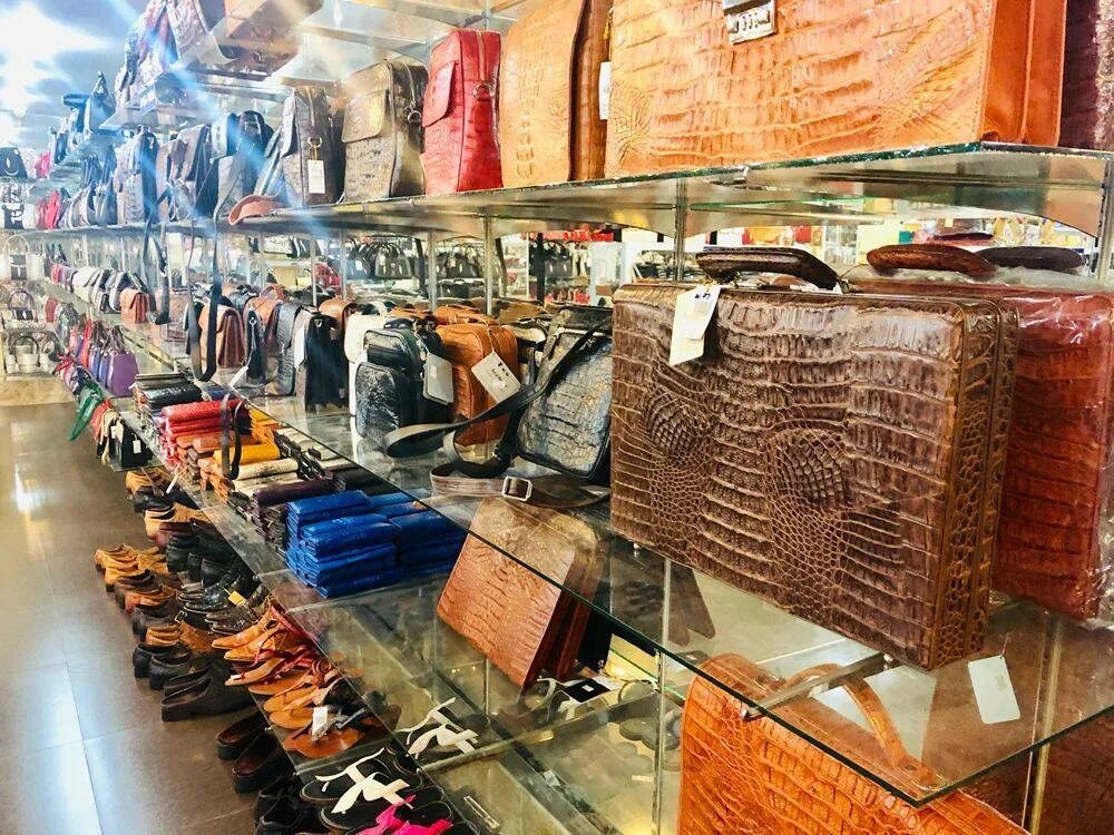 Паттайя где купить. Магазин кожаных изделий Паттайя. Шоппинг в Тайланде Паттайя. Изделия из кожи в Паттайе. Вован шоп Паттайя.
