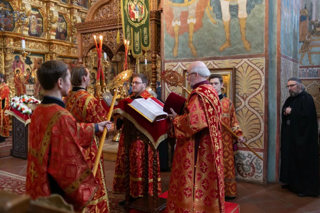 Богослужения в св. Литургия картинки. Святая Троица Церковь. Пасхальная служба Свято Троицкого храма г Гулькевичи.