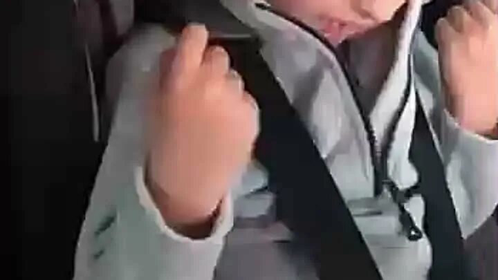 Американский ребенок поет шамана. Мальчик поет. Шаман с мальчиком поют. Мальчик. Мальчик шаман.