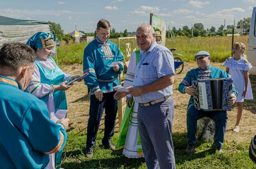 Праздник топора в томске 2022. Праздник топора зарубино. Зарубино кунгурский. Праздник топора зарубино. Праздник в селе.