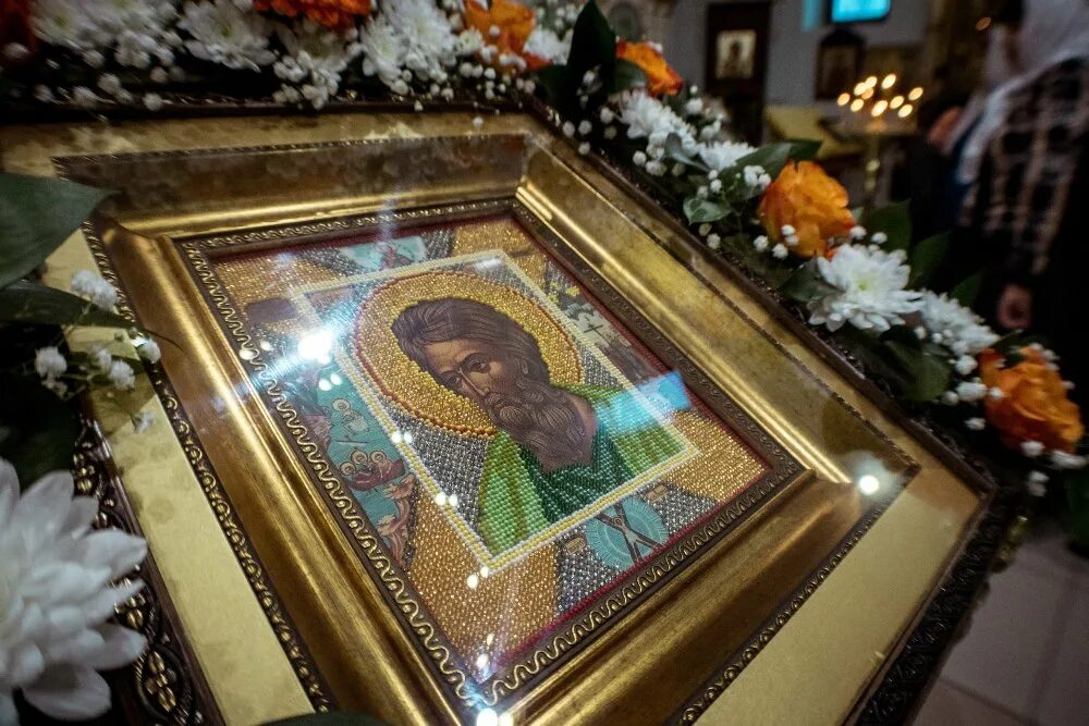 Церковь андрея первозванного ульяновск. Патриарх желтое облачение. Храм святого апостола андрея первозванного ульяновск. Апостола первозванного ульяновск. Храм андрея первозванного ульяновск новый город.