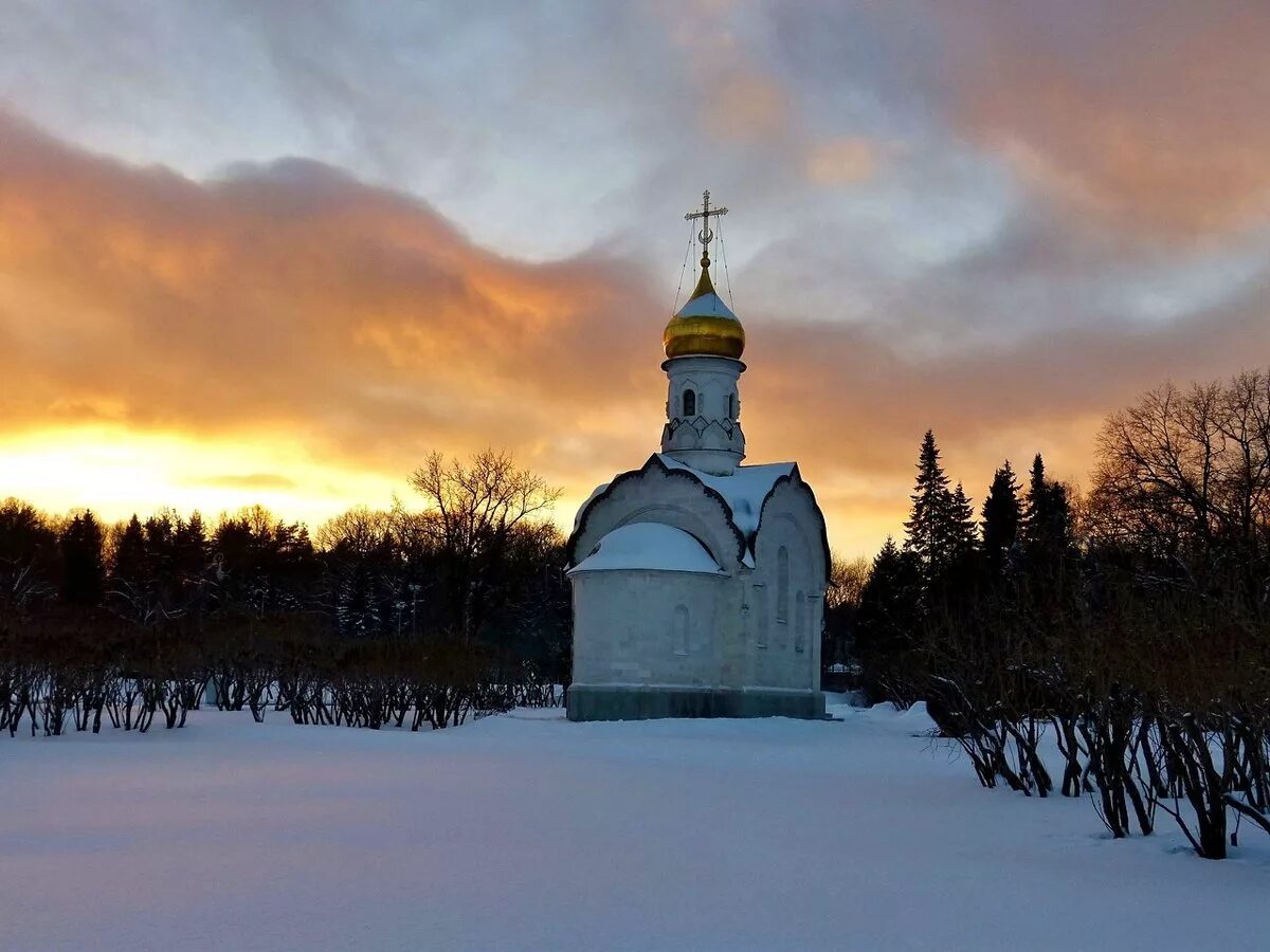 Yosemite valley chapel йосемити. Часовня зимой. Кизел храм зима. Храм зима. Село якиманское церковь зимой.