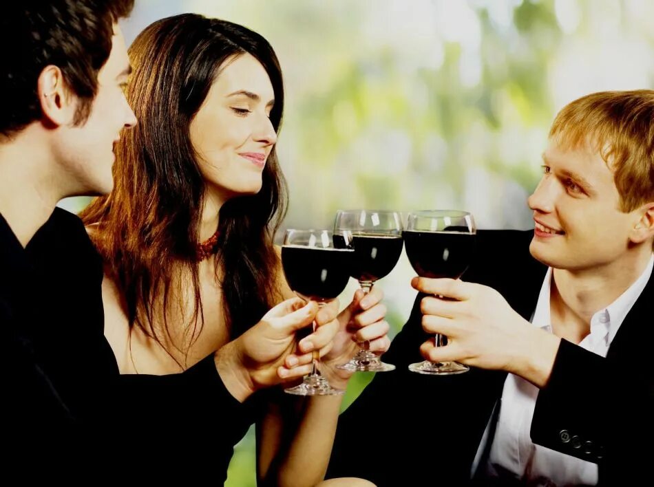 Фотосессия с несколькими мужчинами. Обменялись женами. Муж. Супруга согласилась. Мужчина и женщина примирение.