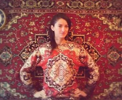 Девушки и ковры
