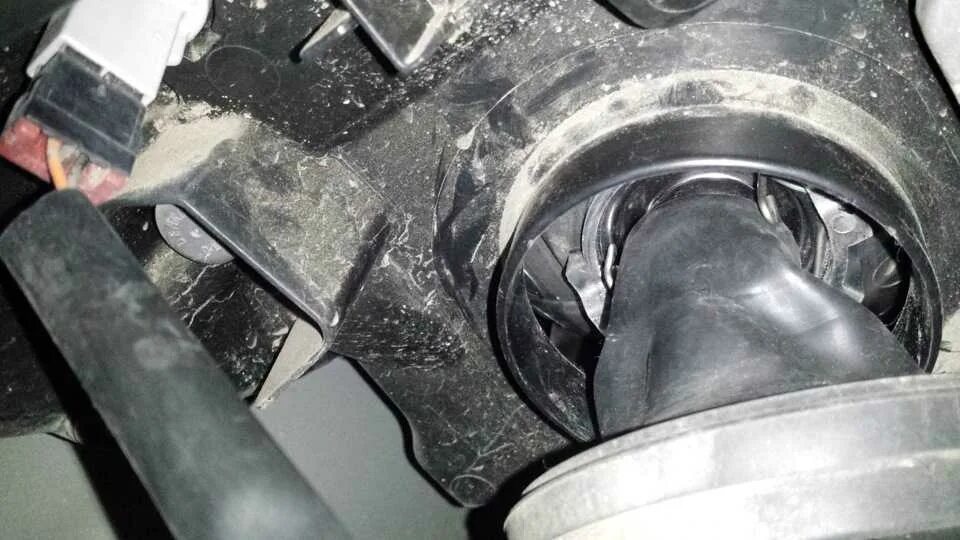 Лампа ближнего света ниссан ноте 2005. Как поменять лампочку на ноуте. Лампа ближнего света ниссан ноте 2005. Как поменять лампочку на ноуте. Замена лампочки ближнего света nissan note.