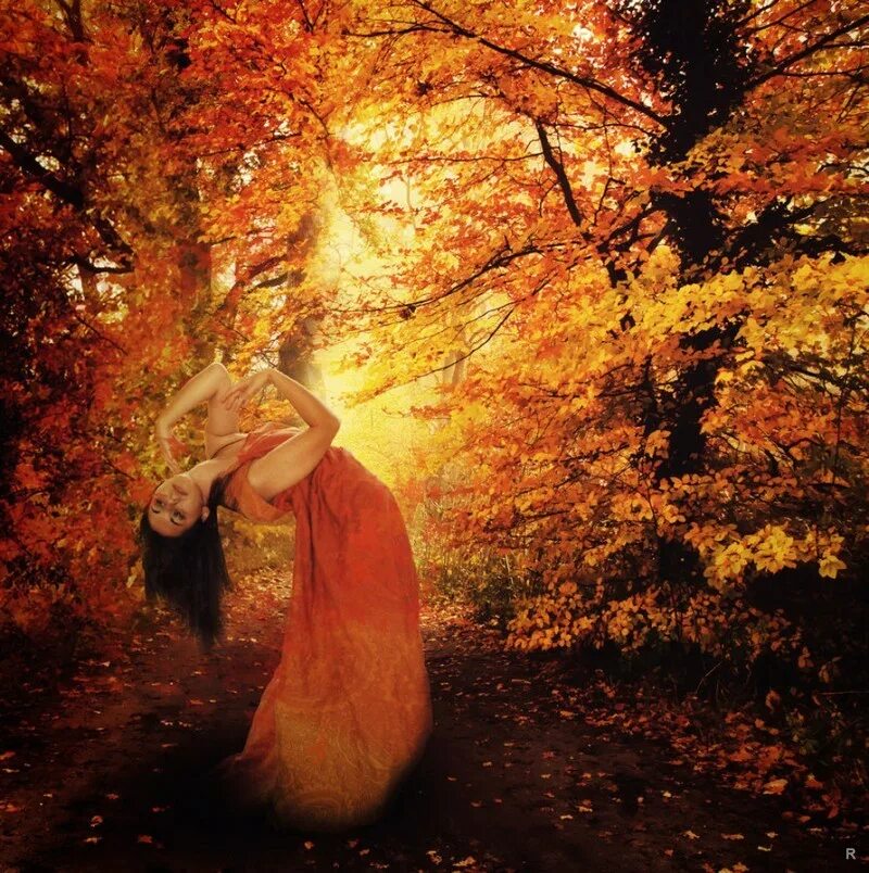 Женщина осень. Осенняя женщина. Золотая осень девушка. Красивая дама в осеннем лесу. Олицетворение осени