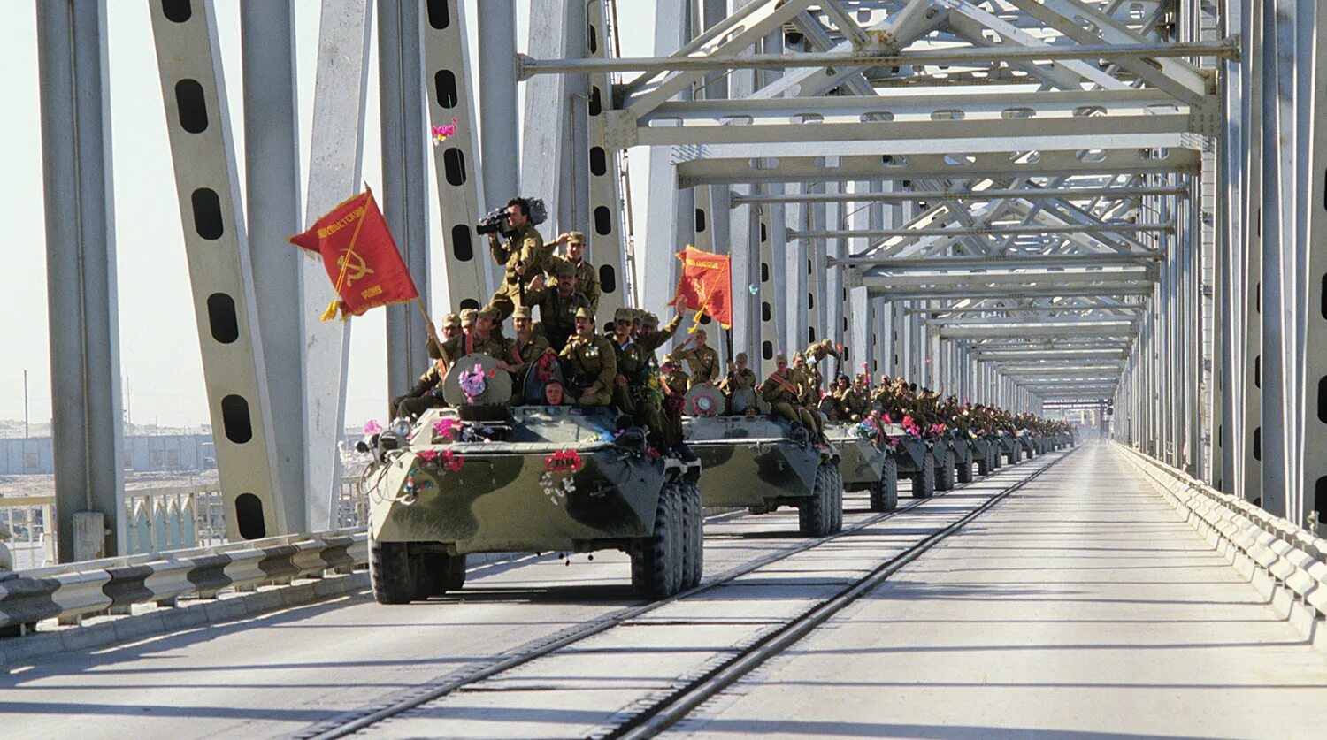 Мост дружбы Афганистан 1989. Вывод советских войск из Афганистана. 15 Февраля день вывода войск из Афганистана. Мост дружбы (Афганистан - Узбекистан). Годовщина вывода советских