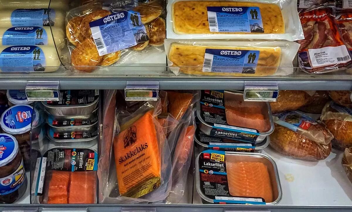 Продукты в норвегии. Соки в шведских магазинах. Норвегия продуктовый магазин. Магазины норвегии. Продукты в магазине в норвегии.