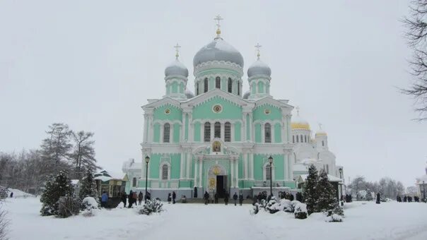 Дивеево ударник. Дивеево монастырь зима. дивеево монастырь зимой. серафимо-саровский монастырь воронежская область. мало дивеевский женский монастырь удмуртия.