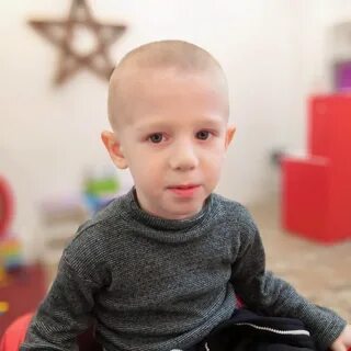 Стриженные налысо дети