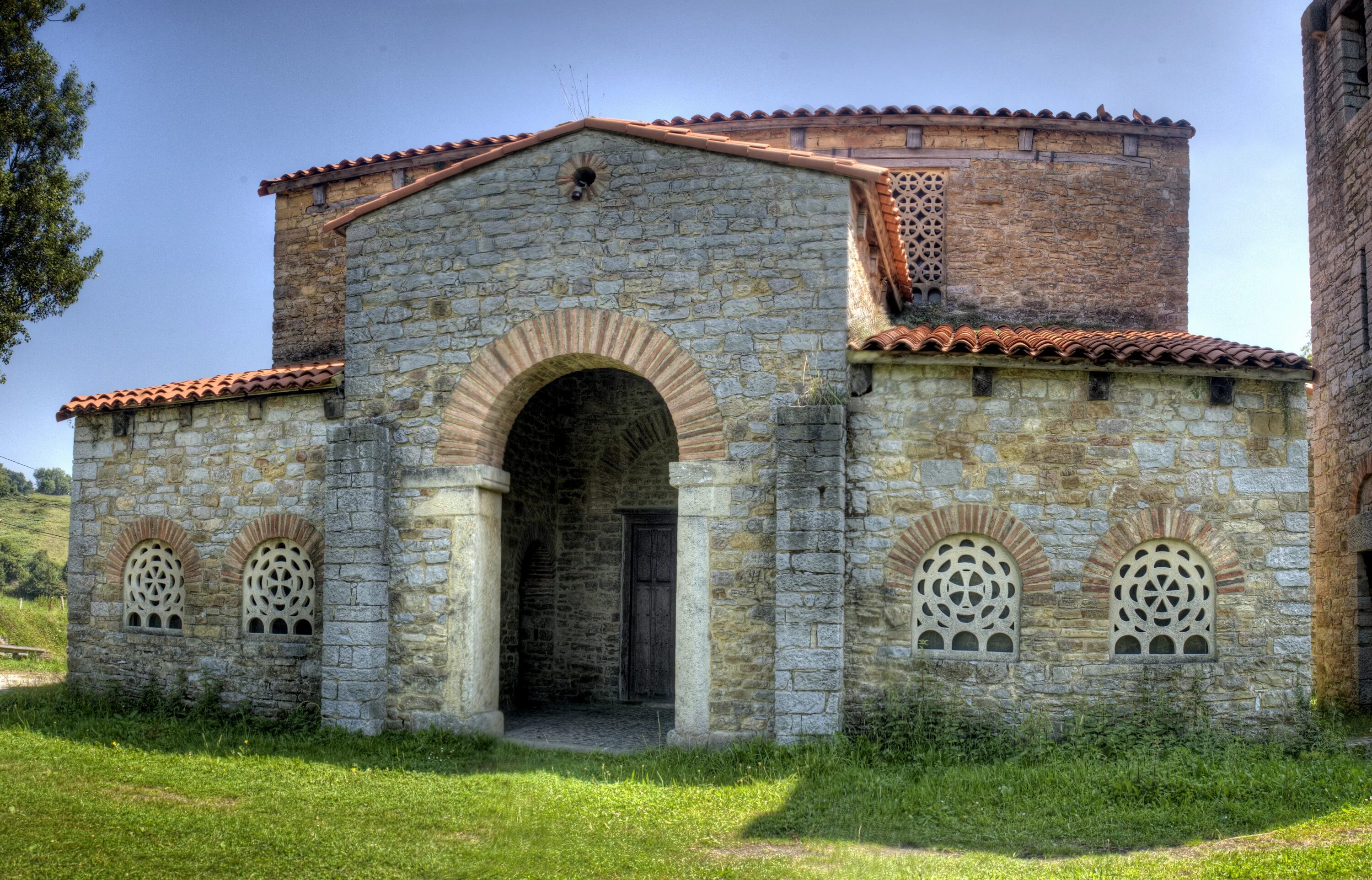 Церковь Сан-Хуанде-де-Баньос. Овьедо Дороманская архитектура. Церкви 9 века