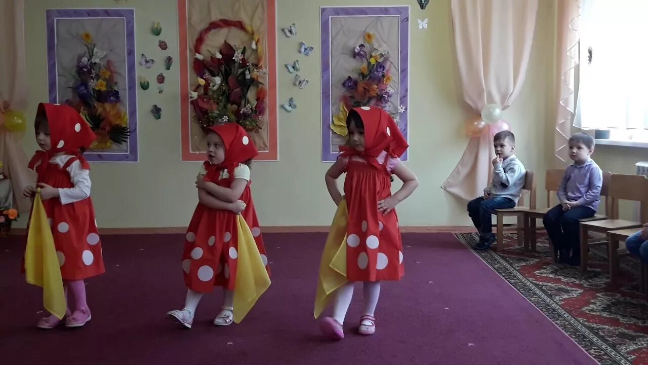 Танец матрешек. Танец матрешки в саду. Танец матрёшек в детском саду в младшей группе. Танец матрешек средняя группа. Танец матрешек.