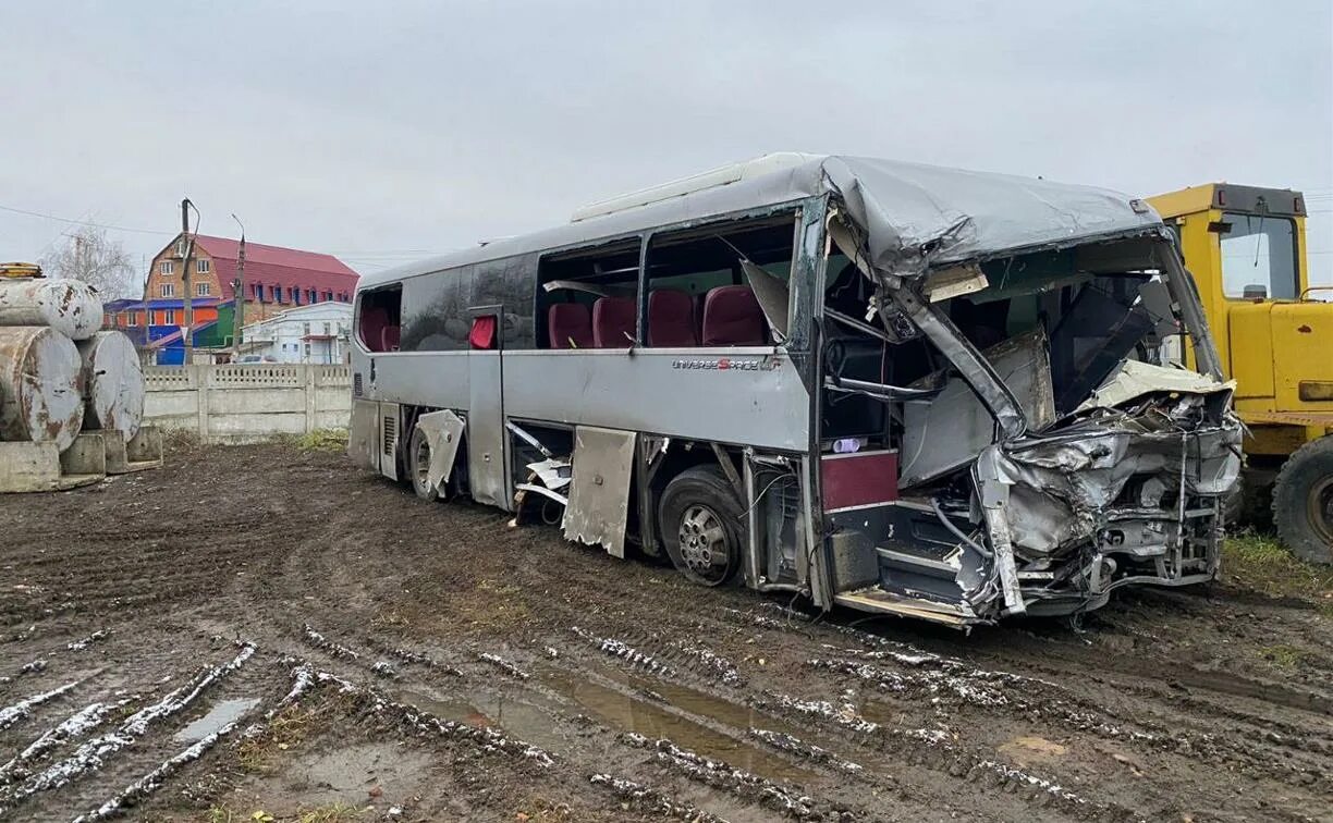 Авария экскурсионного автобуса. В Тульской области перевернулся автобус. Авария в Тульской области сегодня с автобусом. Авария в Тульской области на трассе м4 вчера.