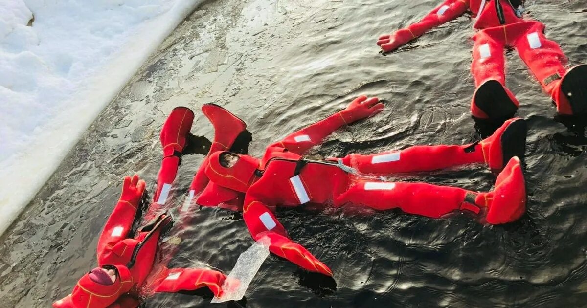 Айс флоатинг териберка. Айс флоатинг. ice floating мурманск. айс флоатинг кандалакша. rovaniemi ice floating.