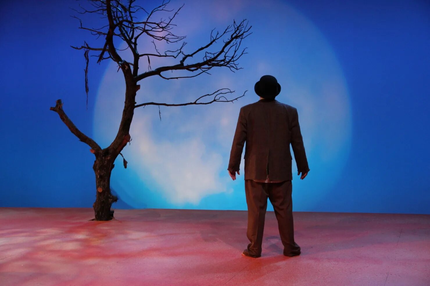 Waiting for the night mode. В ожидании годо картина. waiting for godot. беккет с. &quot;в ожидании годо&quot;. декорации в ожидании годо.