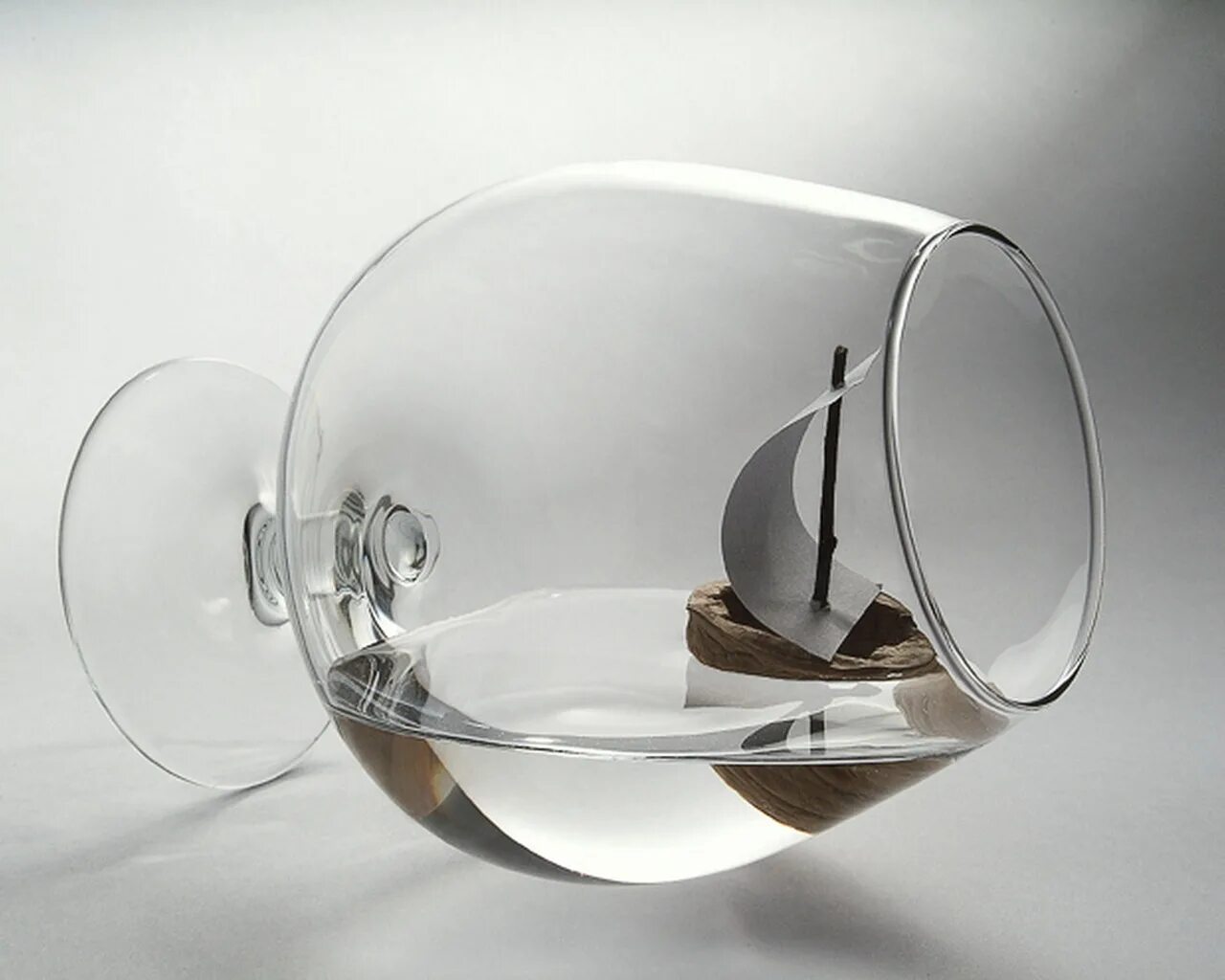 предметы со стекла. натюрморт со стеклянным предметом. натюрморт из стекла. композиция из стеклянных предметов. натюрморт со стеклом.